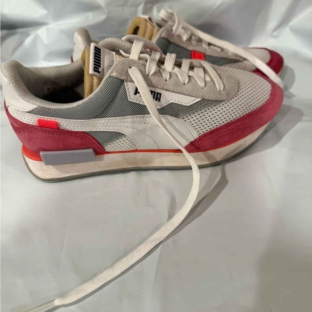 Women’s Puma FUTURE RIDER PLAY ON Size 8